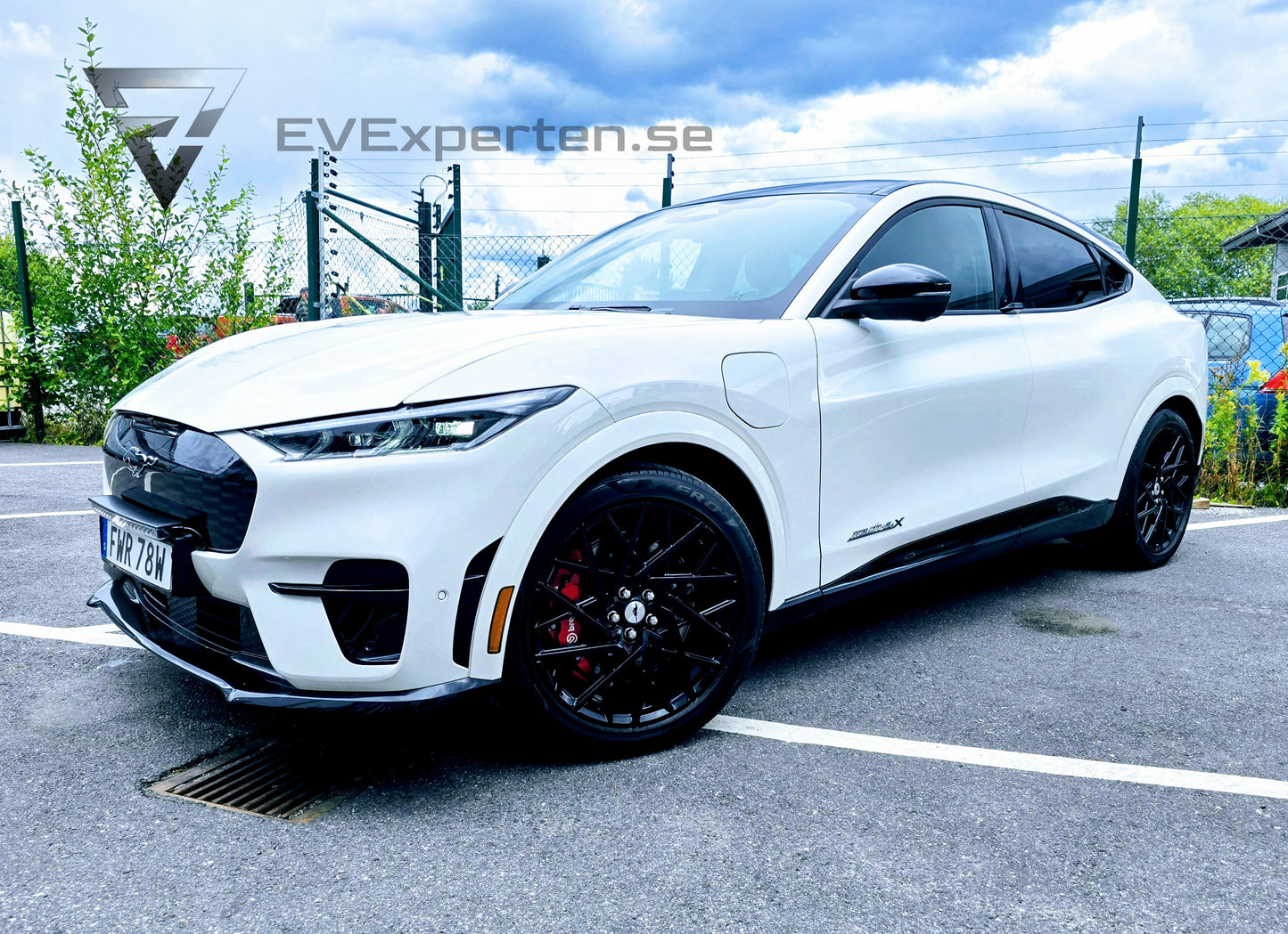 Reservationsavgift - Ford Mustang Mach-E GT - AWD 487 HK - 2022
