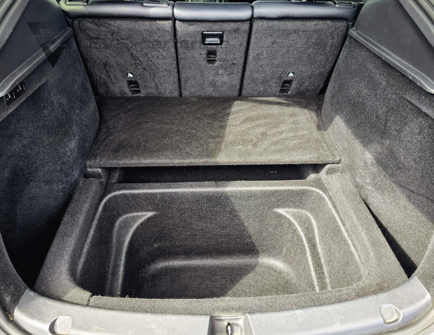 Deposition - Tesla Model Y Long Range AWD - Folierad, Ryzen & Dragkrok - 2023