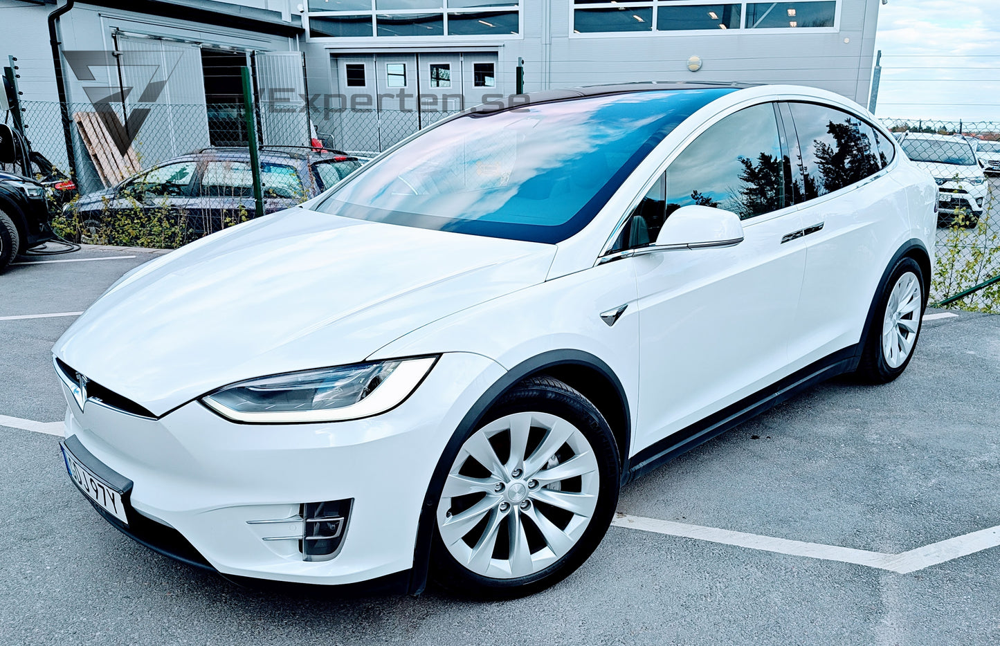 Reservationsavgift - Tesla Model X Long Range AWD Raven 7 Sits - 2019